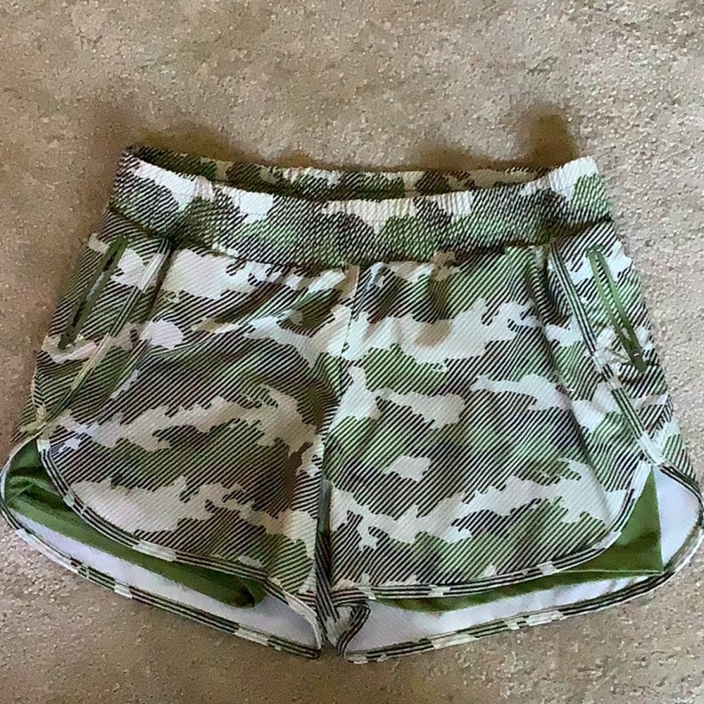 AVIA shorts camouflage look elastic waist LG 12-14 2 zipper pockets shor…